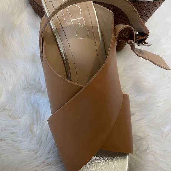 Size 10 BCBG Tan/Camel Wedge sandals - Picture 5 of 5